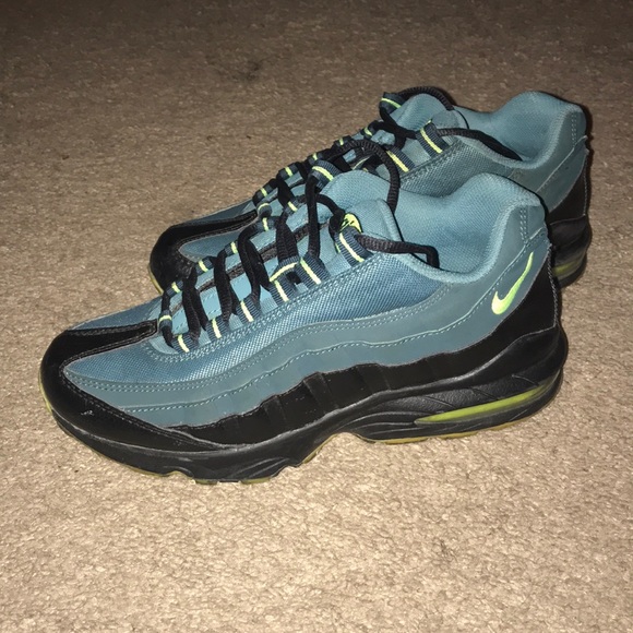Nike Shoes - Nike Airmax